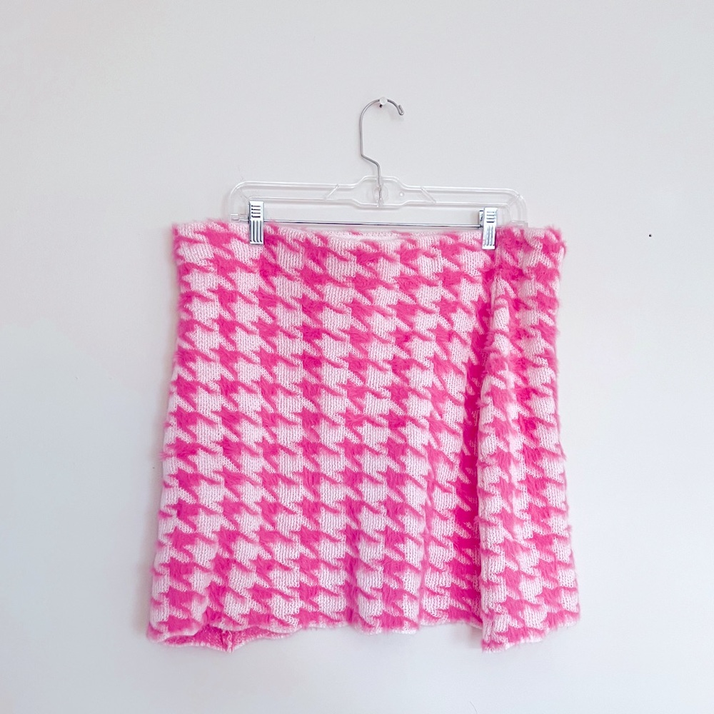 fluffy pink houndstooth skirt